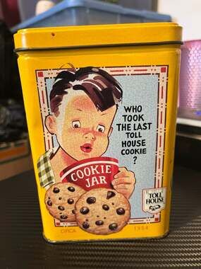 Vintage Nestlé Toll House Chocolate Chip Cookies Yellow Collector Tin